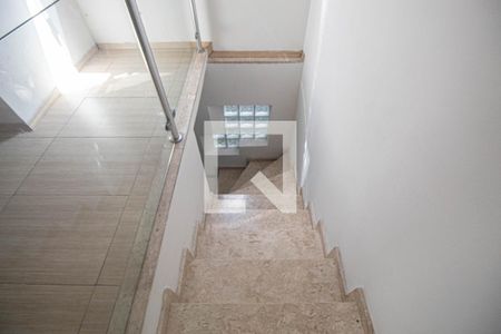 Escada de casa para alugar com 3 quartos, 150m² em Jardim Filhos da Terra, São Paulo