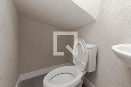 Lavabo de casa para alugar com 3 quartos, 137m² em Jardim Iracema, São Paulo
