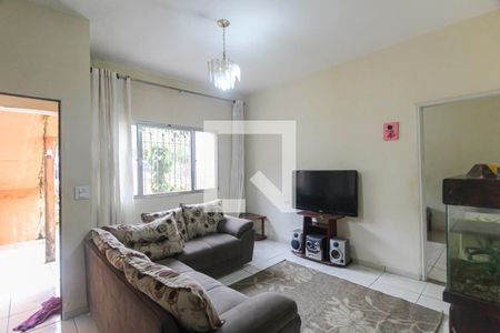 Sala de casa para alugar com 7 quartos, 200m² em São Lucas, São Paulo