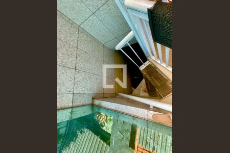 Escada acesso garagem de casa à venda com 3 quartos, 160m² em Jardim Rizzo, Guarulhos