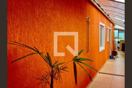 Corredor externo de casa à venda com 3 quartos, 160m² em Jardim Rizzo, Guarulhos