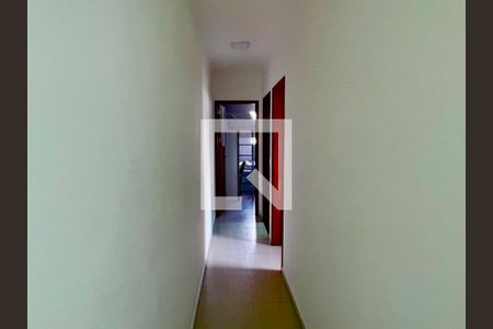 Corredor interno de casa à venda com 3 quartos, 160m² em Jardim Rizzo, Guarulhos
