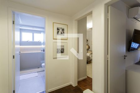 Corredor de apartamento à venda com 3 quartos, 115m² em Moema, São Paulo