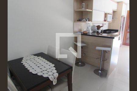 Sala de casa à venda com 2 quartos, 122m² em Guarujá, Porto Alegre