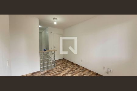 Sala de apartamento para alugar com 2 quartos, 36m² em Jardim das Oliveiras, Itaquaquecetuba