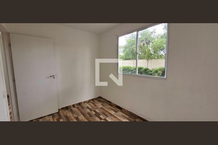 Quarto 01 de apartamento para alugar com 2 quartos, 36m² em Jardim das Oliveiras, Itaquaquecetuba