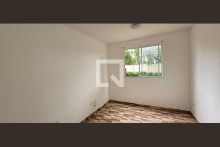 Sala de apartamento para alugar com 2 quartos, 36m² em Jardim das Oliveiras, Itaquaquecetuba