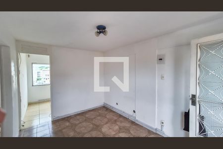 Sala de casa de condomínio à venda com 2 quartos, 43m² em Irajá, Rio de Janeiro