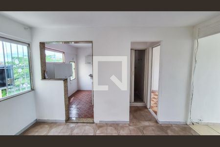 Sala de casa de condomínio à venda com 2 quartos, 43m² em Irajá, Rio de Janeiro
