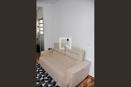 Detalhe - Sala de casa para alugar com 2 quartos, 42m² em Vila Picinin, São Paulo