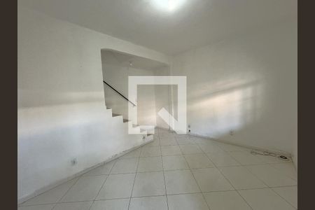 Sala de casa para alugar com 3 quartos, 240m² em Bento Ribeiro, Rio de Janeiro