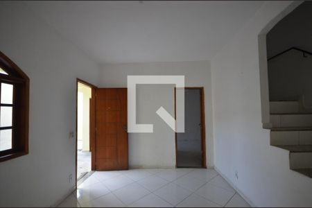 Casa para alugar com 3 quartos, 240m² em Bento Ribeiro, Rio de Janeiro