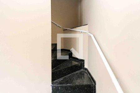 escada de casa para alugar com 3 quartos, 100m² em Itaquera, São Paulo