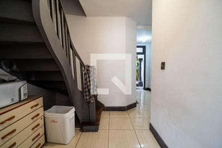 Sala de casa à venda com 4 quartos, 200m² em Morro dos Ingleses, São Paulo