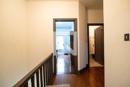 Sala de casa à venda com 4 quartos, 200m² em Morro dos Ingleses, São Paulo