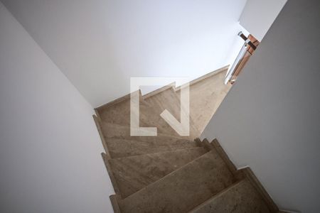 Escada 1 de casa de condomínio para alugar com 7 quartos, 375m² em Parque Munhoz, São Paulo