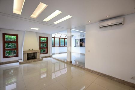 Sala de casa de condomínio para alugar com 7 quartos, 375m² em Parque Munhoz, São Paulo