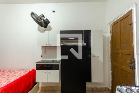 Cozinha de casa para alugar com 1 quarto, 40m² em Vila Zat, São Paulo
