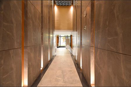 Hall de entrada de apartamento à venda com 2 quartos, 67m² em Centro, Belo Horizonte