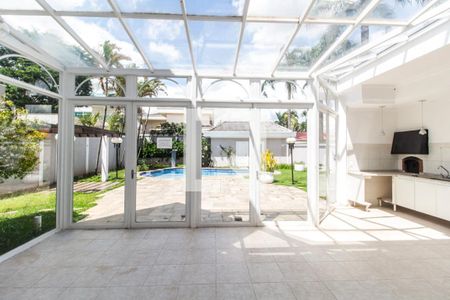 Sala  de casa de condomínio para alugar com 4 quartos, 600m² em Alphaville, Santana de Parnaíba