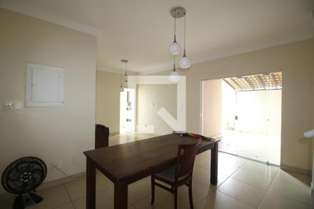 Sala de casa de condomínio à venda com 6 quartos, 600m² em Jacarepaguá, Rio de Janeiro