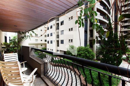 varanda Sala de estar de apartamento à venda com 4 quartos, 156m² em Jardim Paulista, São Paulo