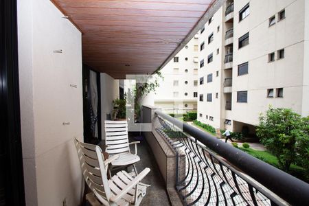 varanda Sala de estar de apartamento à venda com 4 quartos, 156m² em Jardim Paulista, São Paulo