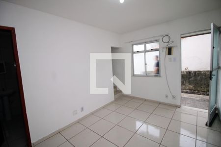 Sala de casa para alugar com 2 quartos, 50m² em Cordovil, Rio de Janeiro