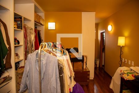 Closet da suíte 1 de casa à venda com 3 quartos, 415m² em Vila Cordeiro, São Paulo