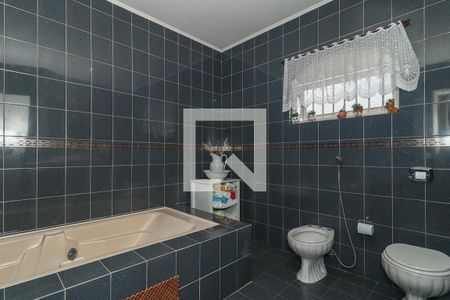 Banheiro da Suíte de casa à venda com 3 quartos, 178m² em Jardim Itu, Porto Alegre