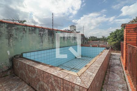 Piscina de casa à venda com 3 quartos, 178m² em Jardim Itu, Porto Alegre