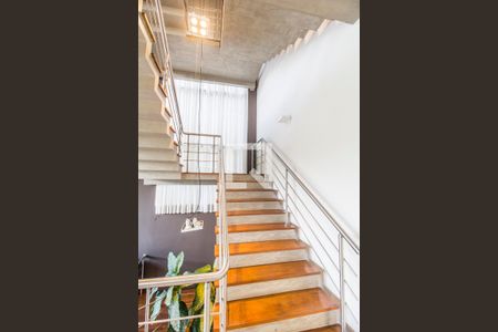 Escada de casa de condomínio à venda com 2 quartos, 730m² em Tamboré, Santana de Parnaíba