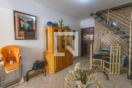 Sala  de casa à venda com 3 quartos, 186m² em Vila Guacuri, Diadema