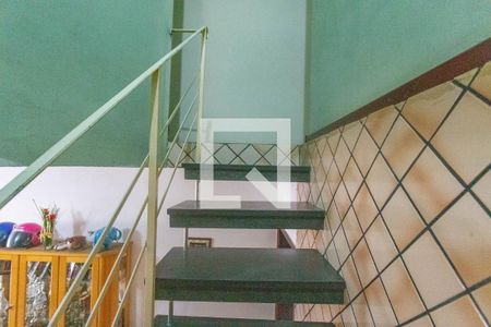 Escada  de casa à venda com 3 quartos, 186m² em Vila Guacuri, Diadema