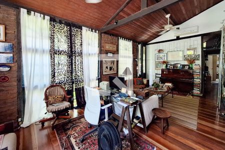 Sala de casa à venda com 3 quartos, 220m² em Itaipu, Niterói