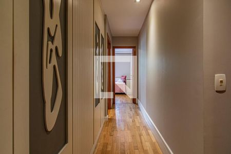 Corredor de apartamento à venda com 3 quartos, 146m² em Itaim Bibi, São Paulo