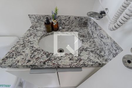 Banheiro de kitnet/studio para alugar com 1 quarto, 31m² em Bela Vista, São Paulo