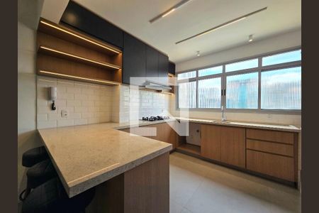 Cozinha de apartamento à venda com 2 quartos, 95m² em Itaim Bibi, São Paulo