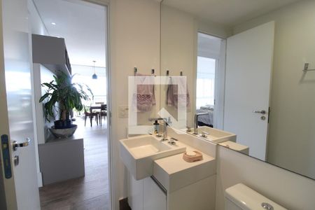 Banheiro de apartamento para alugar com 2 quartos, 74m² em Caxingui, São Paulo