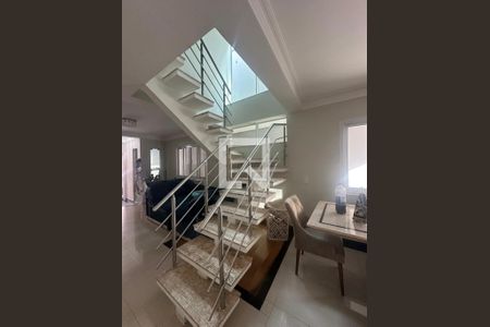 Sala de casa à venda com 3 quartos, 250m² em Jardim do Luar (fazendinha), Santana de Parnaíba