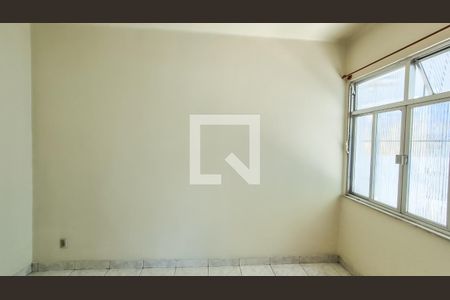 Sala de casa para alugar com 2 quartos, 70m² em Ramos, Rio de Janeiro