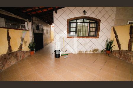 Garagem de casa para alugar com 2 quartos, 166m² em Maracanã, Praia Grande