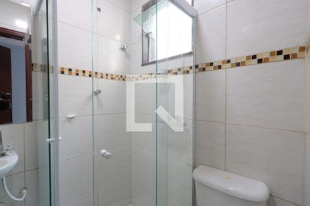 Banheiro da Suíte 1 de casa de condomínio para alugar com 2 quartos, 100m² em Vila Esperança, São Paulo