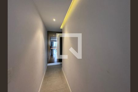 Corredor de apartamento para alugar com 3 quartos, 150m² em Recreio dos Bandeirantes, Rio de Janeiro