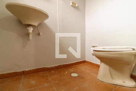 Banheiro Social de casa para alugar com 1 quarto, 30m² em Vila Paiva, São Paulo