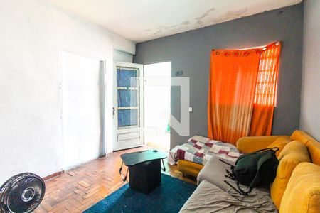 Sala de casa à venda com 8 quartos, 201m² em Parque Cruzeiro do Sul, São Paulo