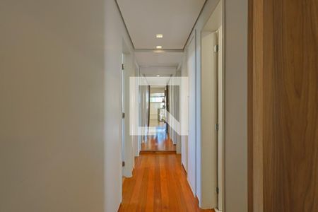 Corredor de apartamento à venda com 3 quartos, 170m² em Serra, Belo Horizonte