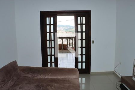 Casa para alugar com 3 quartos, 200m² em Jardim Sao Miguel, Cotia