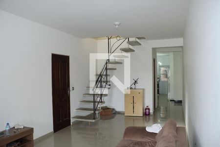 Casa para alugar com 3 quartos, 200m² em Jardim Sao Miguel, Cotia