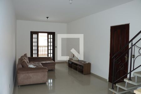 Casa para alugar com 3 quartos, 200m² em Jardim Sao Miguel, Cotia